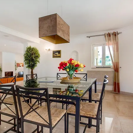 Foz Fancy Fun Villa